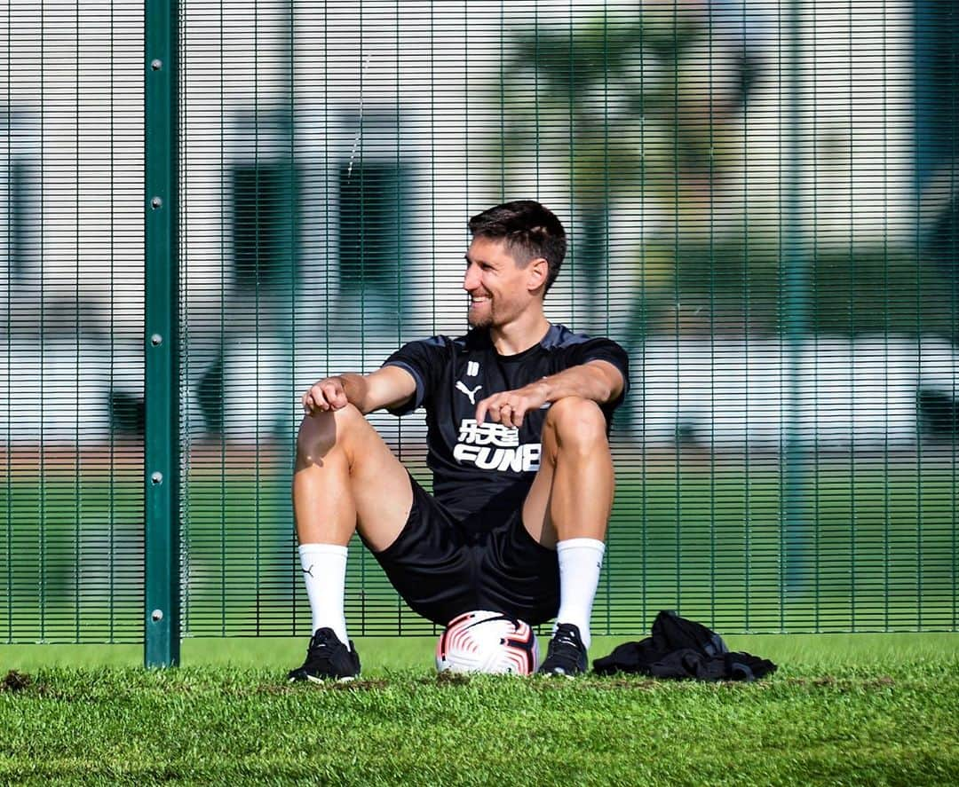 フェデリコ・フェルナンデスのインスタグラム：「⚽️」