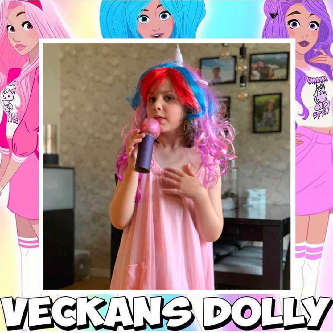 ドリー・スタイルさんのインスタグラム写真 - (ドリー・スタイルInstagram)「Veckans Dolly är: @jozzefing Stort grattis! 🎉 Vill du också bli veckans Dolly? Lägg ut en bild på dig själv och tagga #dollycolorfriday, ni kan uppdatera hela veckan. Vi kollar igenom alla bilder, varje vecka. Puss & lycka till! 💗💙💜 Man behöver inte ha peruk eller Dolly Style kläder för att vara med •  [ Do you want to be the next ”Dolly of the week”? Just post a picture of you and hashtagg #dollycolorfriday, good luck! ] 💗💙💜 #dollystyle #weloveyou」10月2日 21時19分 - dollystyle