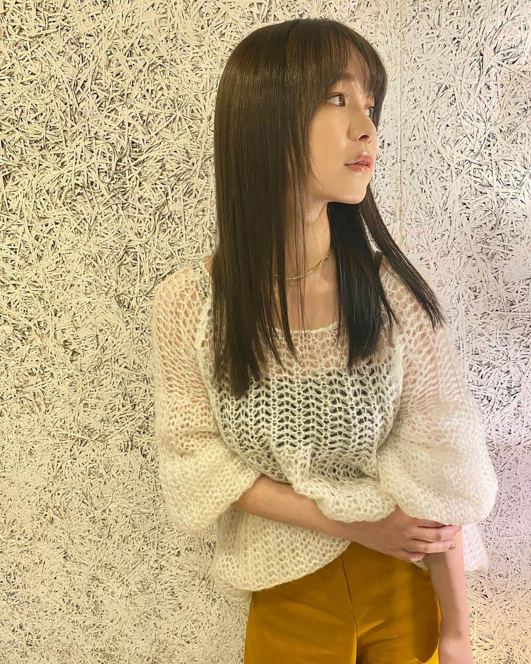 菅本裕子さんのインスタグラム写真 - (菅本裕子Instagram)「今日はヘアサロンへ❤︎﻿ ﻿ いつも通ってるLuxeへ〜！﻿ 根本さんいつもありがとうございますほんと・・😭❤︎﻿ ﻿ 今回もいつもと同じカラー！﻿ （カラーの詳細はよく分からないから根本さんに聞いてみて下さい😂多分暗めのベージュw）﻿ ﻿ 毛先を整えてもらって、ミネコラトリートメントで最強ヘアーにしてもらいました🙌﻿オイルとか付けてるように見えるけど、多分つけてない！😂 ﻿ #ゆうこすへアー #ゆうこす #菅本裕子」10月2日 21時21分 - yukos0520