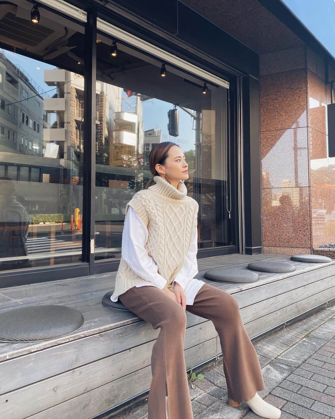 関本香里さんのインスタグラム写真 - (関本香里Instagram)「ㅤㅤㅤ 前にストーリーにちらっと載せたTOPS❤️ シャツとニットはくっついてるよ✌️ 1枚でレイヤードが完成するの。 #murua」10月2日 21時22分 - kaori_sekimoto_
