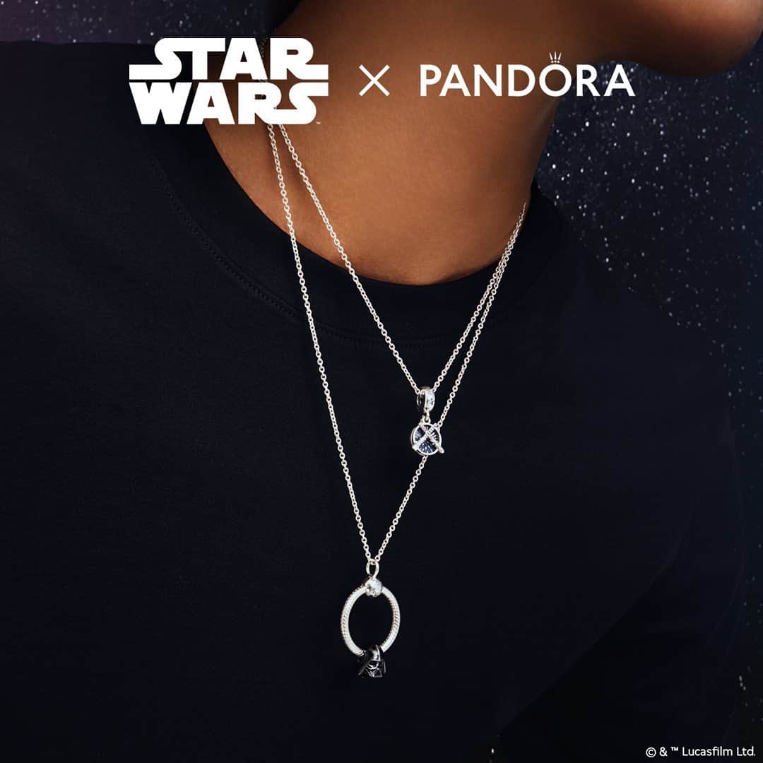 PANDORAさんのインスタグラム写真 - (PANDORAInstagram)「Cross over to the dark side with our Star Wars Darth Vader Charm (we won't tell). Style with other Star Wars x Pandora charms to keep the Force close. #StarWarsxPandora #Pandora #DarthVader」10月2日 21時26分 - theofficialpandora