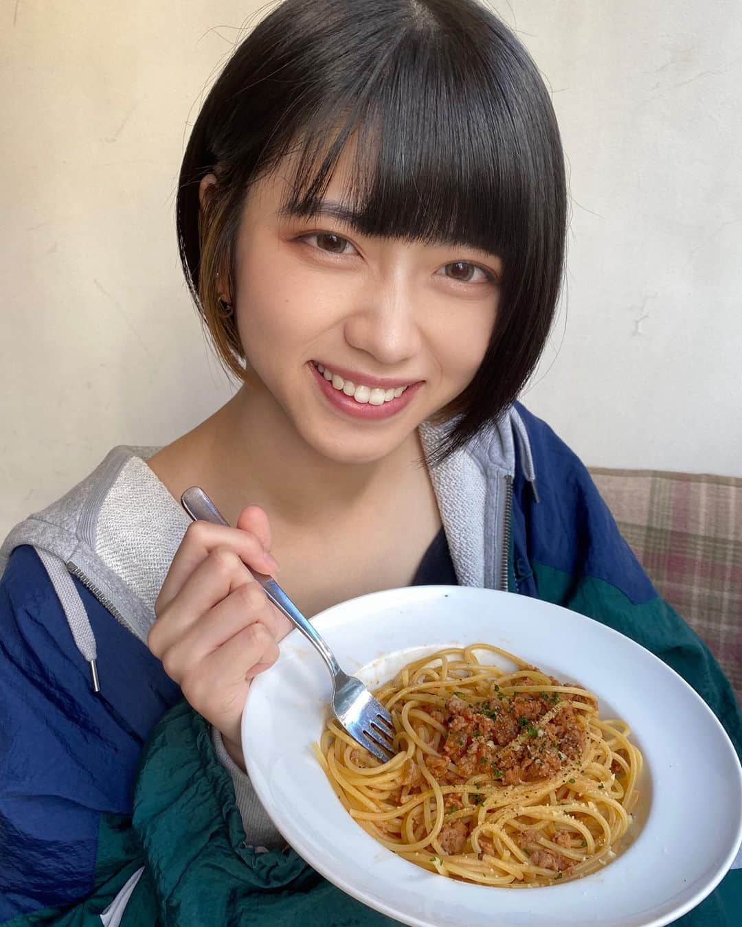 西野千明さんのインスタグラム写真 - (西野千明Instagram)「🍝 . #yummy #delicious #spaghetti #nike #used #idol #pwc #白キャン #真っ白なキャンバス #西野千明 #美味しい #いいね #ショートボブ #インナーカラー #innercolor #food #followｍe #l4l」10月2日 21時31分 - konnichaaaki