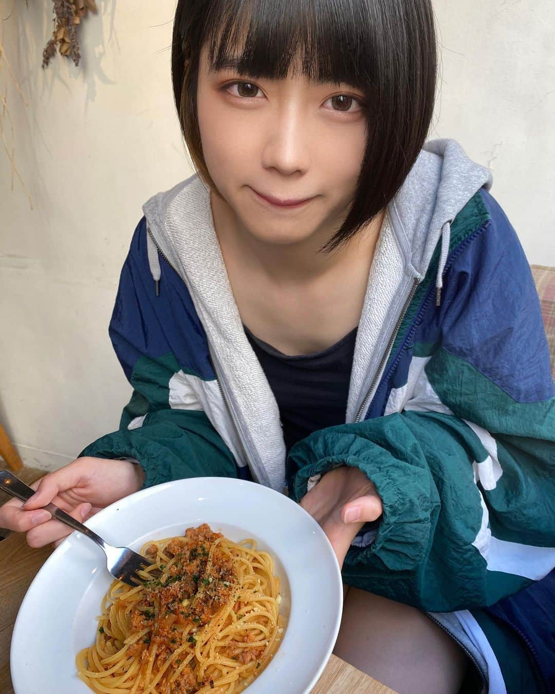 西野千明さんのインスタグラム写真 - (西野千明Instagram)「🍝 . #yummy #delicious #spaghetti #nike #used #idol #pwc #白キャン #真っ白なキャンバス #西野千明 #美味しい #いいね #ショートボブ #インナーカラー #innercolor #food #followｍe #l4l」10月2日 21時31分 - konnichaaaki