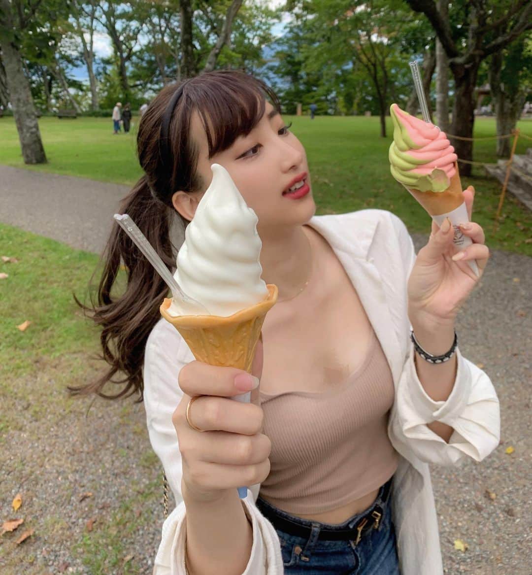 神田咲凛さんのインスタグラム写真 - (神田咲凛Instagram)「. 垂れそうな瞬間🍦笑笑 北海道たくさんアイス食べた🍦」10月2日 21時32分 - t12345vxq