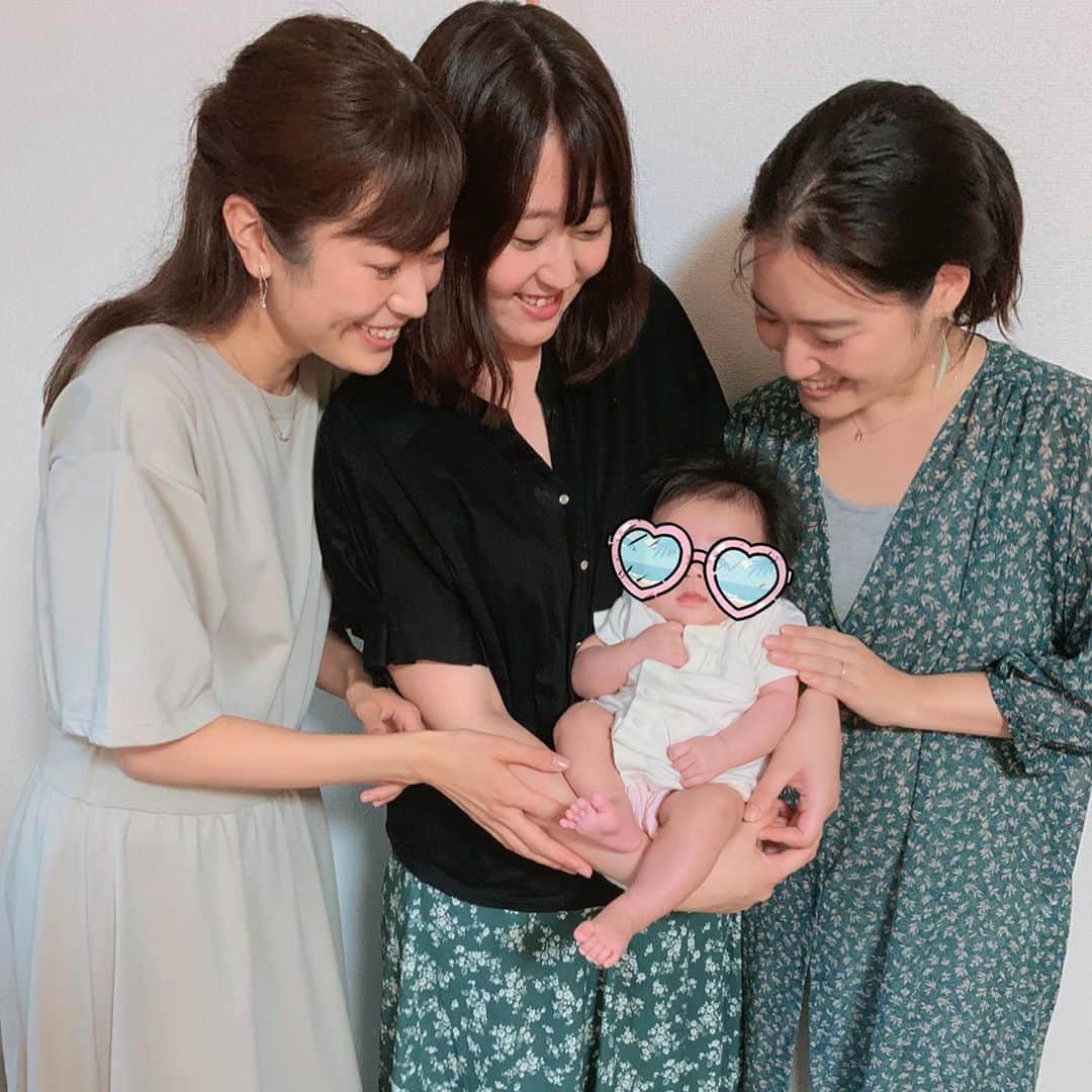 本山なみのインスタグラム：「先日は、素敵なママとベビたんがお家に遊びに来てくれました☺️ 本当に幸せなあっというまな時間💓 毎度会うたびに、大切なものをおしえてくれる気が…😢✨ お菓子パティ〜も楽しかったけど、まだまだ話し足りない🤣❣️ ママは大変だけど、愛情持ってがんばってる姿が本当にリスペクトです🥺✨✨✨  #お菓子パーティー  #ホームパーティー #ママ撮」
