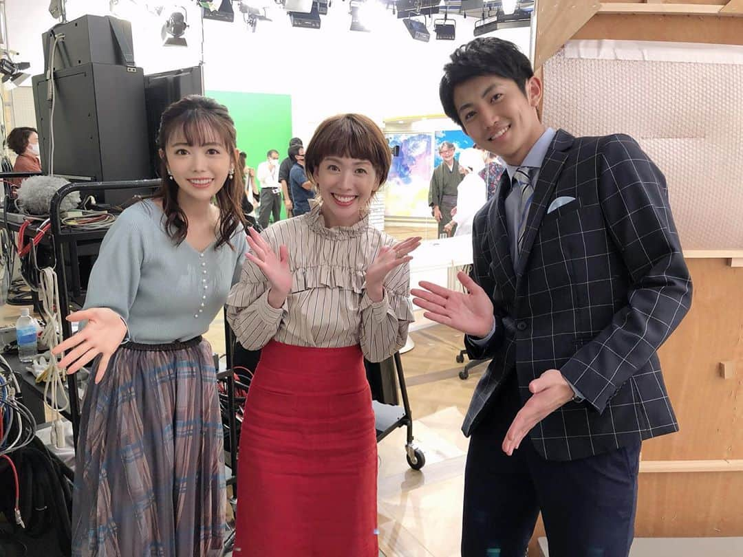 辻満里奈さんのインスタグラム写真 - (辻満里奈Instagram)「今日も「タダイマ！」をご覧いただき、ありがとうございました🏠✨  金曜日は、秋本ゆかりさん、佐藤アナと一緒😆✨  来週もよろしくお願いします♬  #福岡 #rkb毎日放送 #タダイマ！ #秋本ゆかり さん #アナウンサー #田畑竜介 #池尻和佳子 #佐藤巧 #井口謙 #辻満里奈 #衣装 @anemone_official @swingle_official」10月2日 21時42分 - marina__tsuji