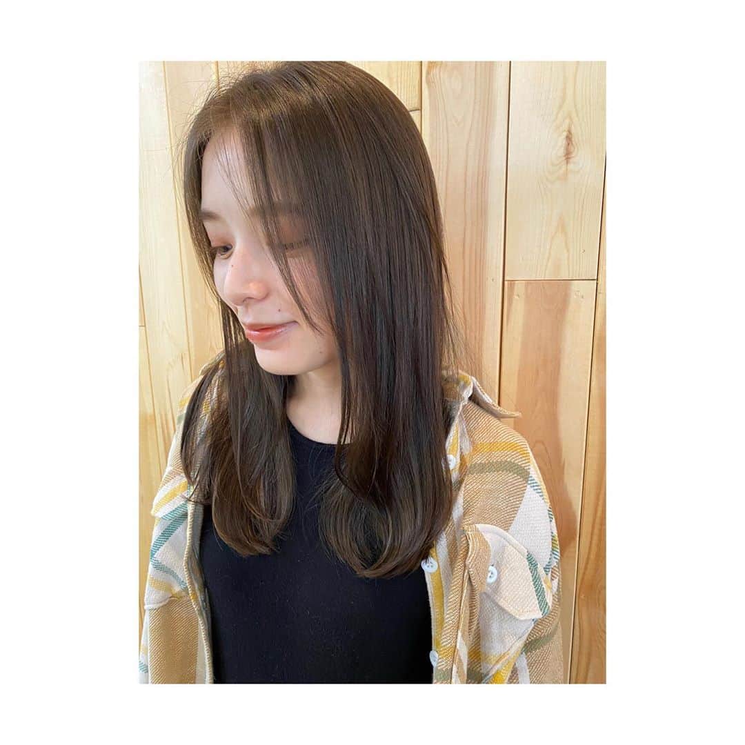 桜めいのインスタグラム：「💇‍♀️ @garland_tokyo で 傷んでた髪の毛を 生き返らせてもらってきたよ！🌱 @yuumakiiii さんいつもありがとう🥺💕 次行った時に Garlandのシャンプーとトリートメント 買うのが今から楽しみ🥰 ・ #garlandtokyo #haircut #longhair  #毛先にしか残ってない前回のパーマ #直毛」