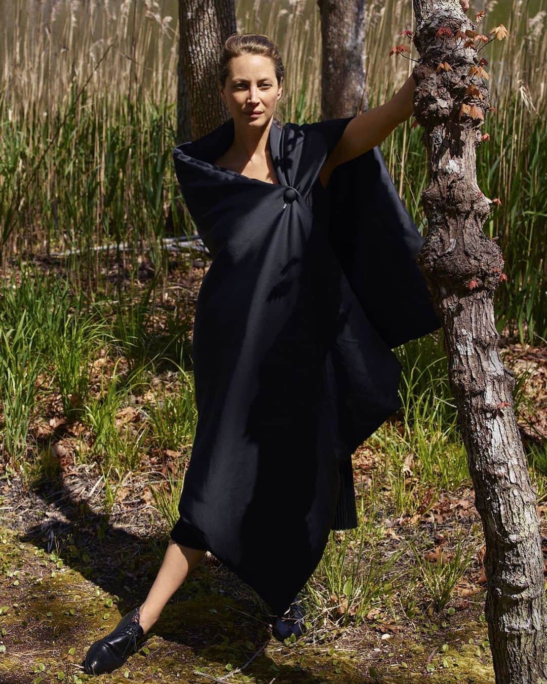 プロエンザスクーラーのインスタグラム：「@cturlington wears Proenza Schouler Fall Winter 2020 in @harpersbazaarus Photography @mario_sorrenti  Styling @georgecortina #proenzaschouler」