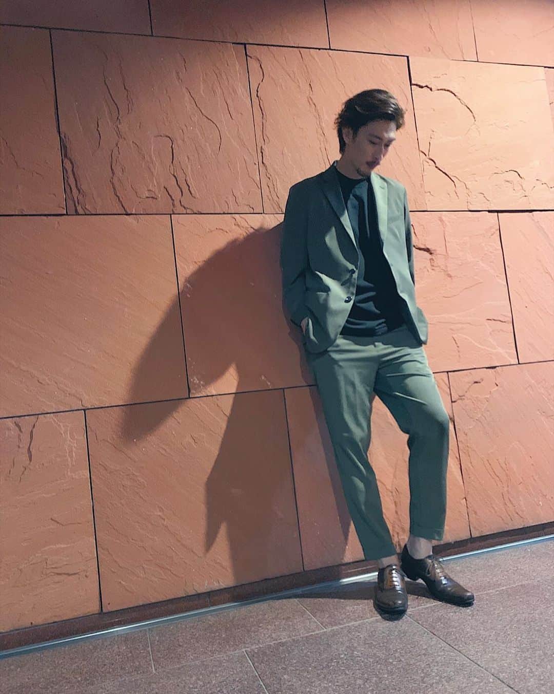 穴井隆文のインスタグラム：「🕴 ﻿ ﻿ #taabow﻿ #tabo_photo」