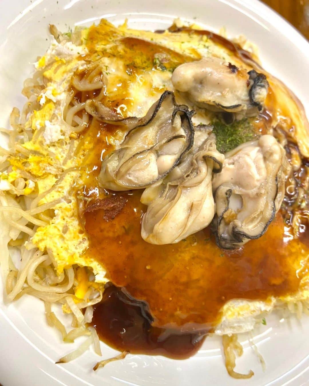 のインスタグラム：「広島焼き🤤  #広島焼き #牡蠣 #広島 #おいしい #lfl #i4i #instalike #instagood  #follow #delicious #hiroshima #okonomiyaki #japanesefood  #follow #goodnight」