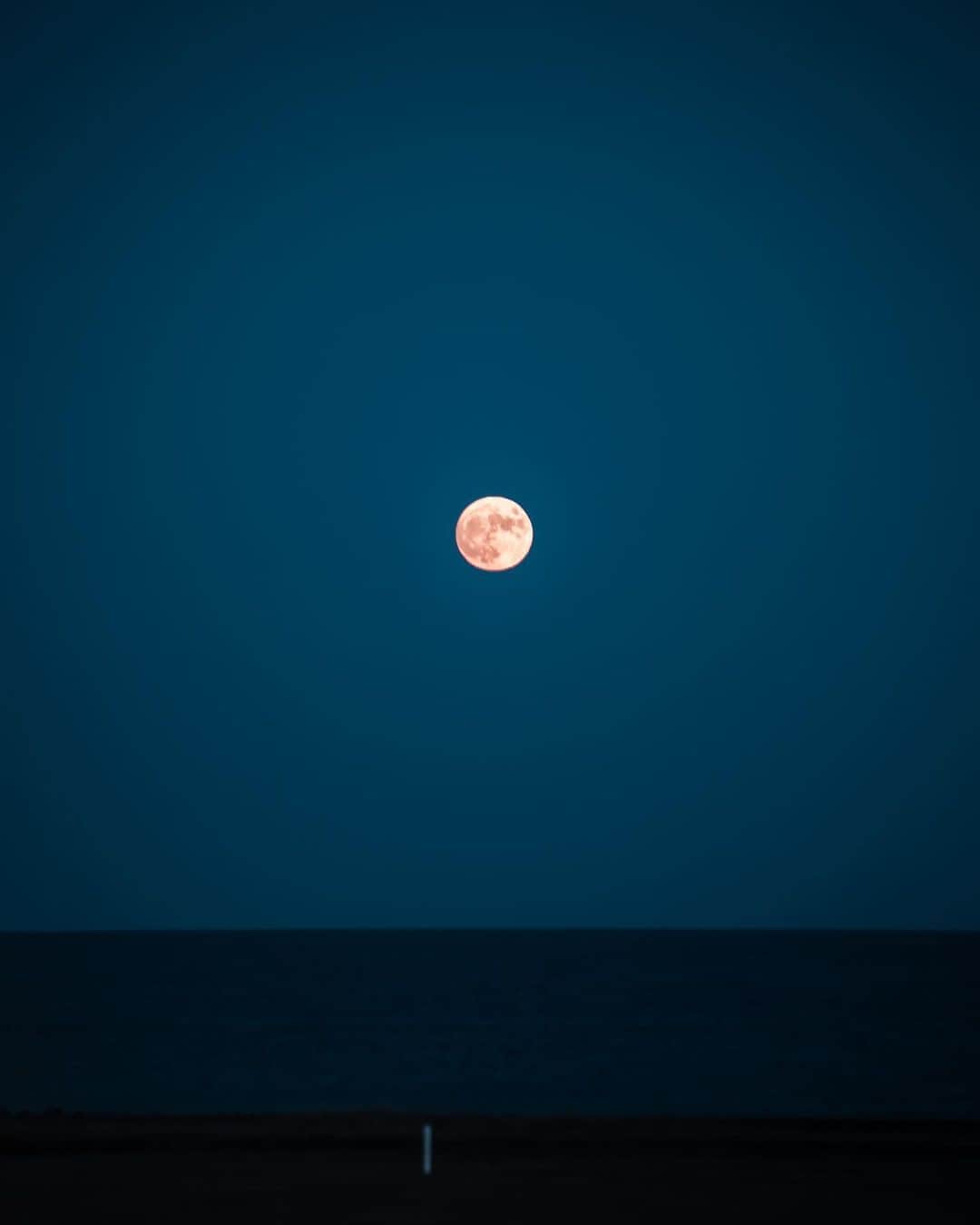 山中海輝さんのインスタグラム写真 - (山中海輝Instagram)「I swear this is NOT photoshop. 一度スマホから離れて。 作業の手を止めて。 月を見てみてください。」10月2日 21時51分 - kaikiyamanaka