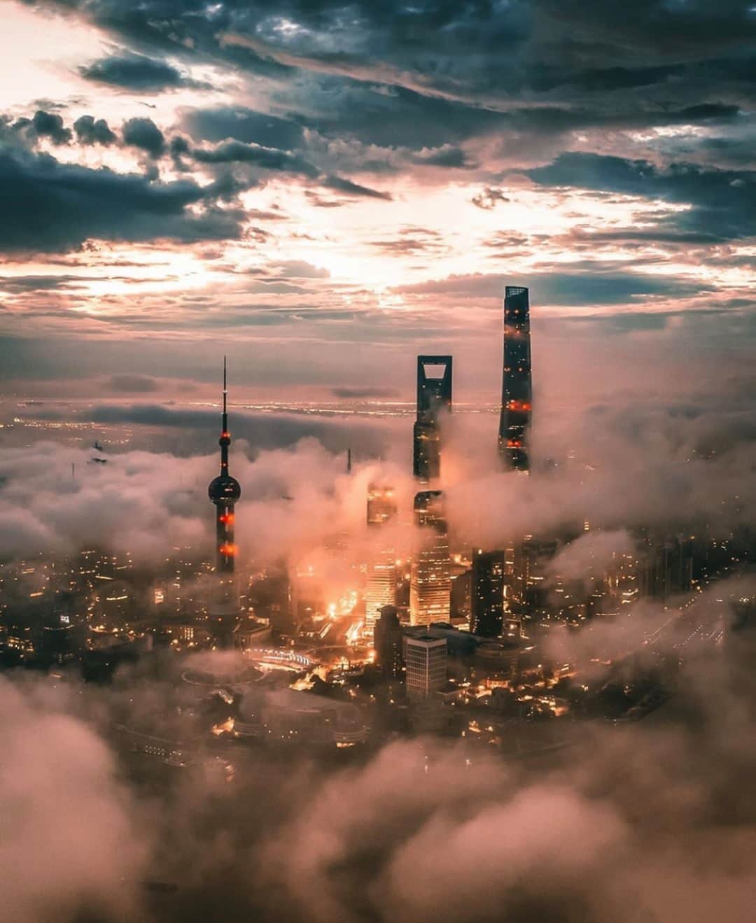 Earth Picsさんのインスタグラム写真 - (Earth PicsInstagram)「Good morning from Shanghai 🇨🇳 📷@shallwe0317」10月2日 22時00分 - earthpix
