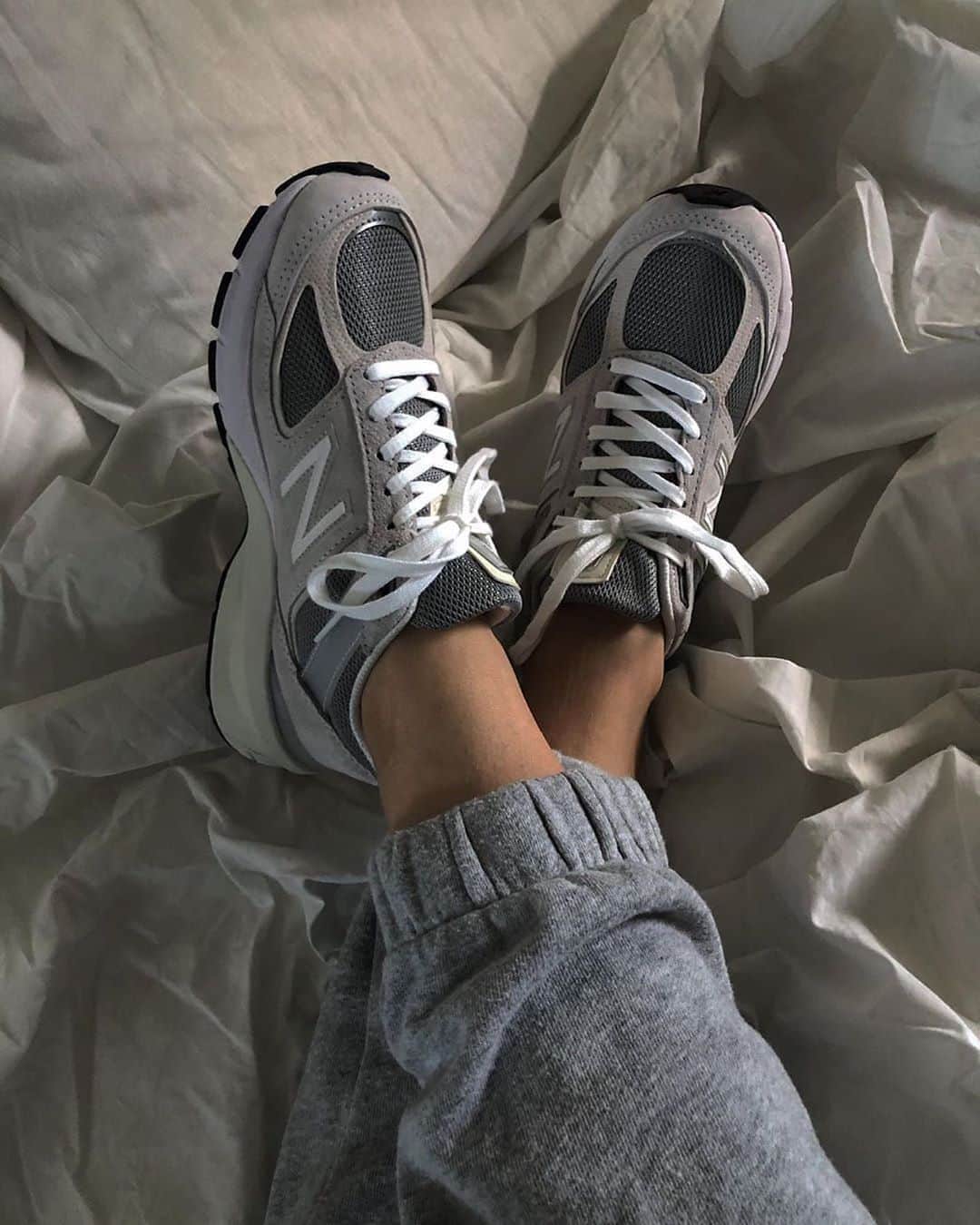 MATCHESFASHION.COMさんのインスタグラム写真 - (MATCHESFASHION.COMInstagram)「We love seeing how you wear your #MATCHESFASHION favourites – thanks for sharing your @newbalance trainers @barbieekay! For a chance to be featured alongside our community, share your images by tagging @MATCHESFASHION and #CheckingIn. For more inspiration, hit the link in bio.」10月2日 22時03分 - matches