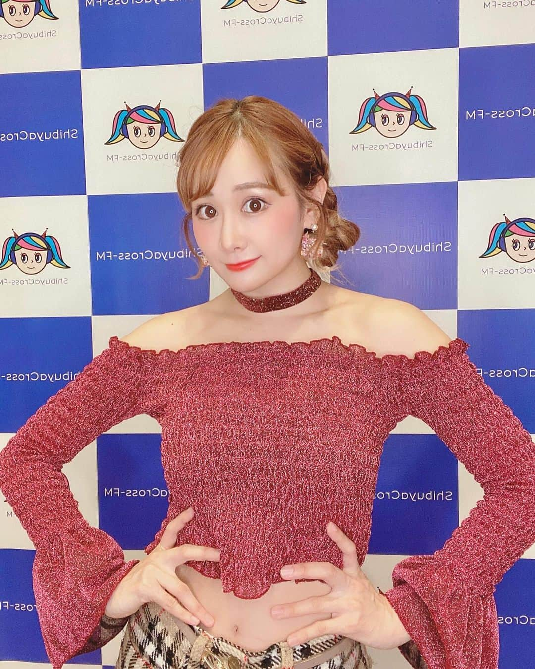 日向カンナさんのインスタグラム写真 - (日向カンナInstagram)「渋谷クロスFM「渋谷女子企画」❣️聴いてくださった方々、会いに来てくれてチェキを撮ってくださった方々、ありがとうございました🥰！ ・ 久しぶりに会えた方もおられて、本当に嬉しかったです💕 やっぱり私は、ファンの方々と直接会って話せる時が1番幸せです☺️✨✨生の声が聞けて、やっと会えた〜ってなるのが嬉しいの🙌🏻✨✨ 早く沢山会える機会が増えるといいなぁ。 ・ そして、ラジオ番組はとぉぉ〜っても楽しかったです😄✨  話が止まらない50分間❗️ 久しぶりにキノコの話をもりもりしたり、舞台の話やアメトークの話も出来て、本当時間が足りない位でしたね☺️💦笑 ・ お声かけてくださった、気さくで理想の大人美人♪みささん@misaboo314 🌷 今日でアシスタント卒業で、とっても可愛いらしいかいりちゃん🌷 素敵な番組@shibuyacrossfm  ・ いつか私もMCアシスタントオーディション受けたいなぁ😊✨✨ ・ #渋谷クロスfm #ラジオ #おしゃべり #渋谷女子企画 #talk #ゲスト #日向カンナ #出会い #感謝 #感謝の気持ち #幸せ #いつもありがとう #ファン の皆さん #嬉しい #応援 #アメトーク #踊りたくない芸人 #カンナ先生 #大人可愛い #大人カジュアル #大人可愛いコーデ #大人女子 #可愛い #ファッション #秋コーデ #セクシー #憧れの女性 #大人かわいい #渋谷 #ダンサー」10月2日 22時11分 - kanna_hinata