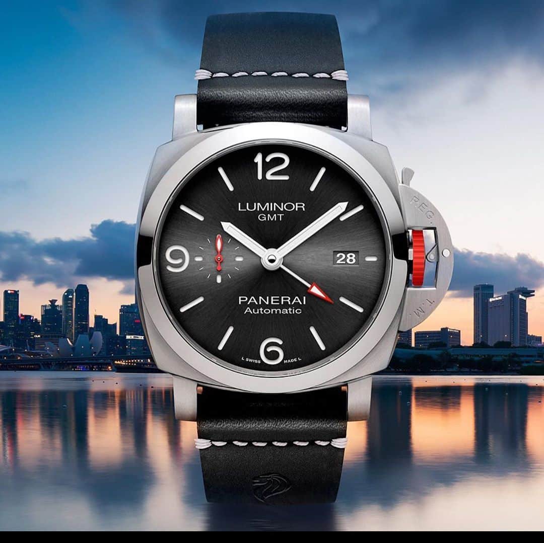パネライのインスタグラム：「A new limited edition of only 100 pieces has been announced to celebrate the reopening of a revamped boutique in the ION Orchard Mall. This is the #PAM1177 which is essentially the Luminor Marina GMT we have grown accustomed to with a few minor changes.   For the first time we see a red crown to match the red accents on the GMT hand and sub second dial which is a key color of the Singapore flag.   It also features the national symbol on the screw down case back as well as on the strap.   It is powered by a 3 day power reserve P.9010 automatic movement. It is priced at 13,859 Singapore dollars or about $10,200 USD.」