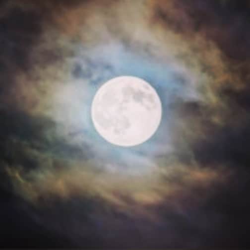 LiLyさんのインスタグラム写真 - (LiLyInstagram)「pretty. full moon.  #満月に願いを」10月2日 22時21分 - lilylilylilycom