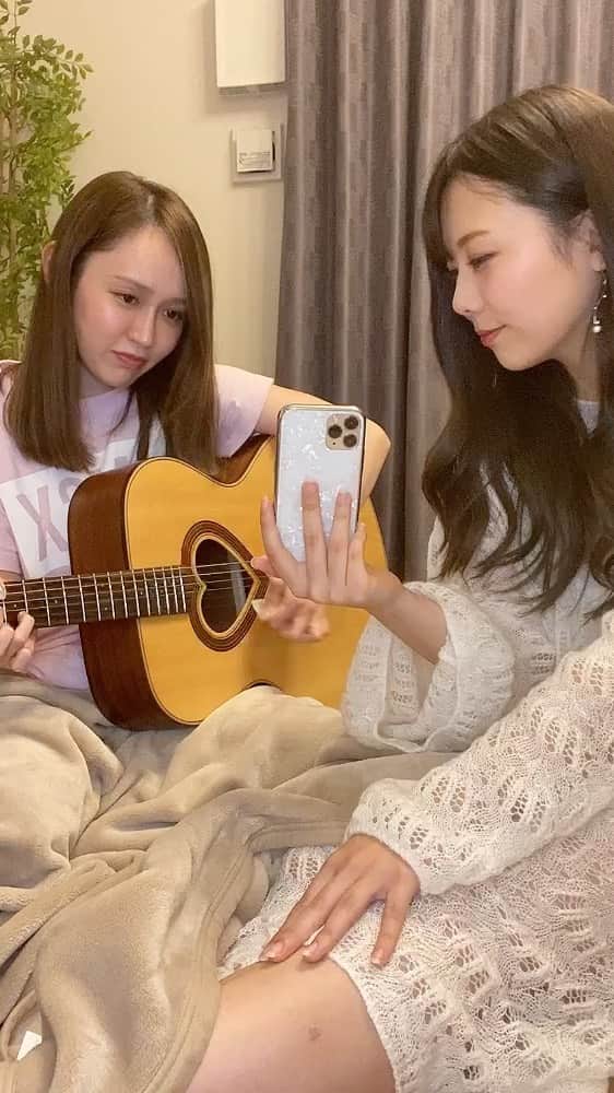 西村季里子のインスタグラム：「・ ・ ・ Vo.Kiriko Gt.Chinami @chinami_ito_   #別の人の彼女になったよ #カバー #wacci  #ギター #ギター女子  #弾き語り #弾き語り女子  #歌ってみた #あなたも早くなってね別の人の彼氏に #最後のちなみを見てほしい #かわいいが過ぎる」