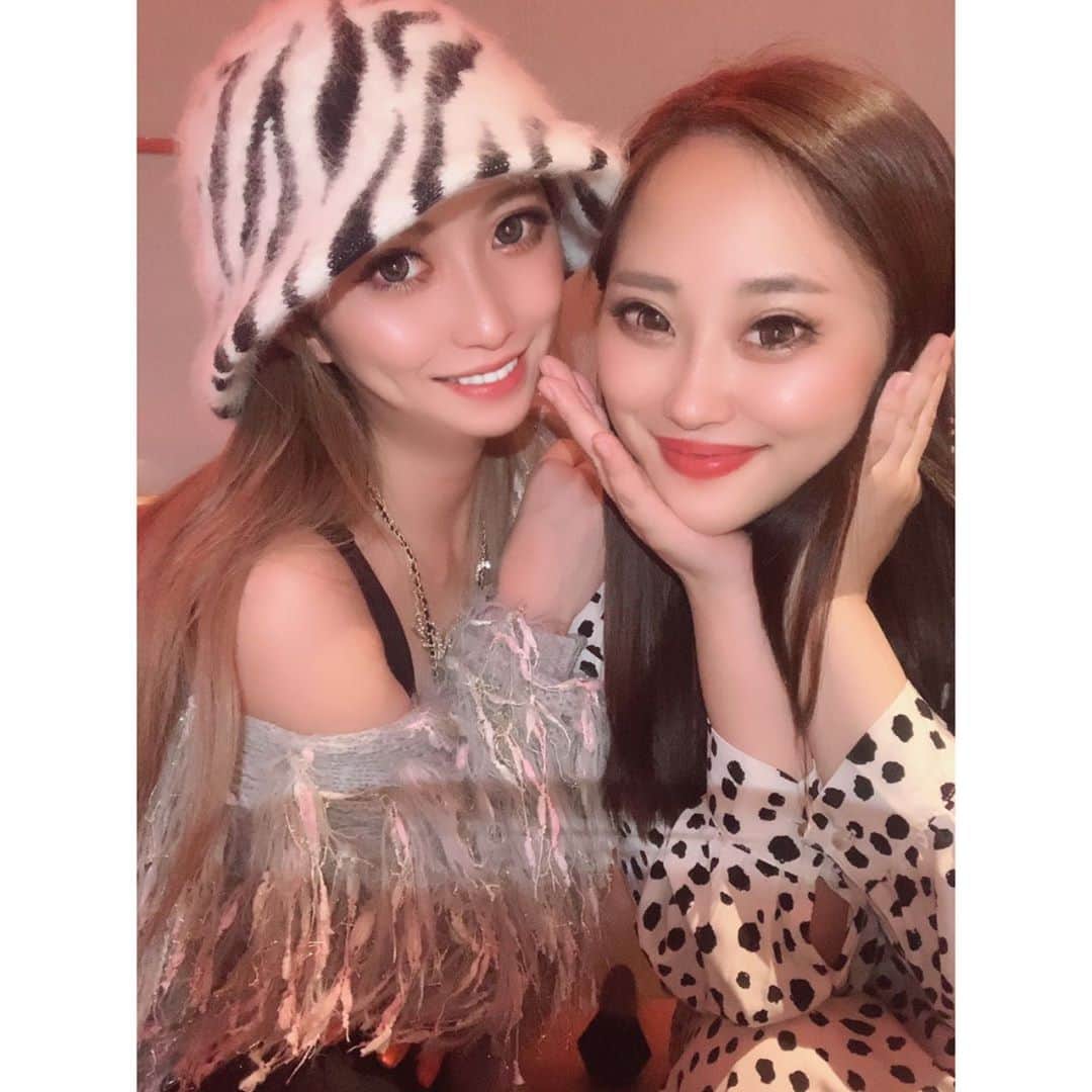 葉月樹里のインスタグラム：「かわいいかわいいセリカ❤️  . .  出逢いはインスタから逢いに来てくれてから、仲良くなりました🙈✨嬉  . .  素直で空気が読めて本当にいい子すぎる😍らぶ  . . .  #葉月樹里 #soiréeine #ソワレーヌ #かわいいせりかガール @sakie_0113」