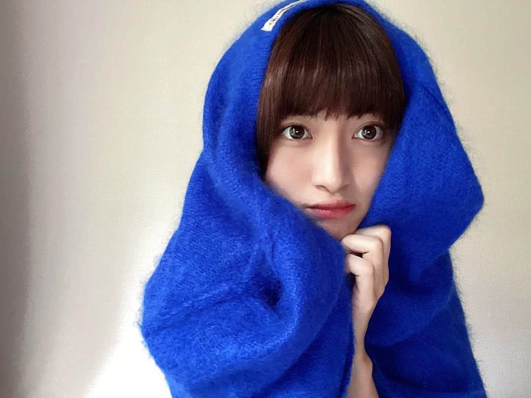 谷口萌衣子のインスタグラム：「最近撮影が少ないから頑張った  タンクトップにオーバーオールは絶対可愛いから女の子にぜひ着て欲しいという欲望  #オーバーオール #古着  #ミスキャンパス立命館」