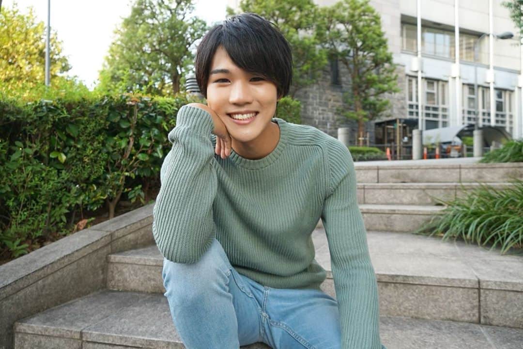 RANMAのインスタグラム：「いつも着ない感じの服を👕﻿ ﻿ ﻿ #着なさすぎて違和感しかない」