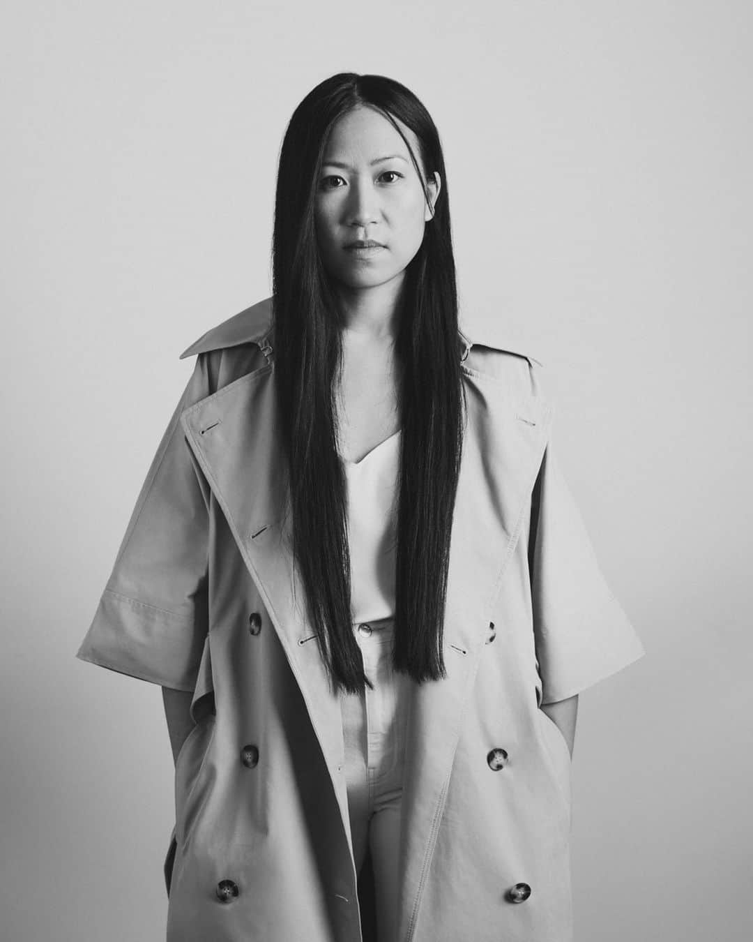 Club Monacoさんのインスタグラム写真 - (Club MonacoInstagram)「In celebration of our 35th Anniversary, we've partnered with a few like-minded friends to explore how they've navigated their sense of self, the influences that have helped shape the person they are today, and what they've learned along the way. #35YearsOfClub  @virginiasin__ , founder and Creative Director of Sin, on evolution, learning, and self-expression.   "Believe it or not, I was a painfully shy and very uncomfortable in my own skin for half of my life. I think discovering art and design as my passion changed my life because I found ways to express myself. By college when I went to design school at Art Center College of Design, I became exhausted of caring so much about what others thought - I spent too much energy constantly comparing myself to others - and that's when something shifted in me."」10月2日 22時27分 - clubmonaco