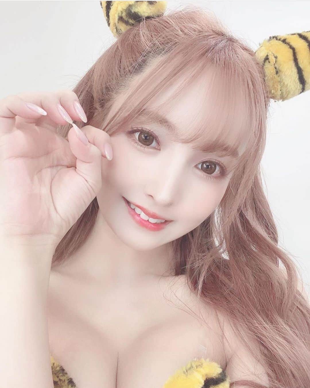 美女JAPANのインスタグラム：「どうも美女JAPANです！✨ ＊ ＊ 今回ご紹介するのはこの方‼️ ＊ ＊ 三上悠亜さん！@yua_mikami ＊ ＊ とっても綺麗🙈💕 年々綺麗なってて尊敬！💕 ＊ ＊ 三上悠亜さんのアカウントには他にも素敵な投稿がたくさんあります！✨ ＊ ＊ 皆さんも是非チェックしてみてね🧸 ＊ ＊ 明日の投稿もお楽しみに！！ ＊ ＊  #色気 #可愛い #綺麗 #かわいい #写真集 #モデル #美肌 #笑顔 #スタイル抜群 #可愛い #可愛すぎ #会いたい #天使 #美女 #美人 #美しい #清楚 #スタイル #色白 #スタイル抜群 #美脚 #素敵 #カワイイ #応援」