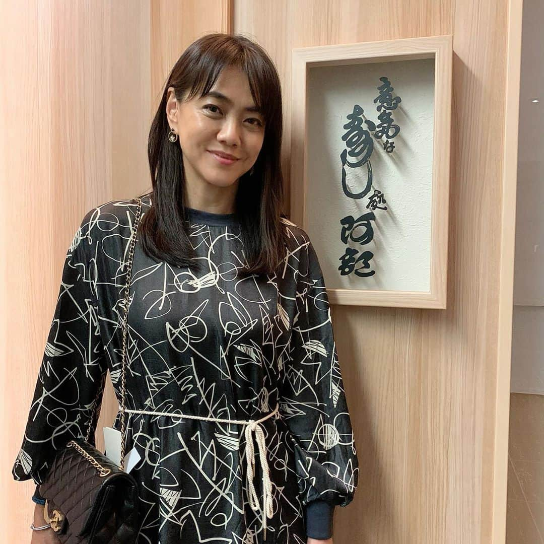 前田典子さんのインスタグラム写真 - (前田典子Instagram)「#gemsaoyamacroos ９月30日にOPEN した #ジェムズ青山クロス  #グルメ中心 の商業施設  先週、プレオープン #内覧会へ #新しい#レストラン　の 試食会にいってきました❣️  #デンクシフロリ　 #串料理　の #ブータンノワールりんご #大福をメレンゲで挟んだデザート😊  #意気な寿司処阿部 🍣　 #かつおのづけ  #こはだ  #きのこ鍋　　🍄 #シャングリラシークレット #トムヤムヌードル #豆花  #美味しかった❣️ #マエノリグルメ」10月2日 22時29分 - maenorichang