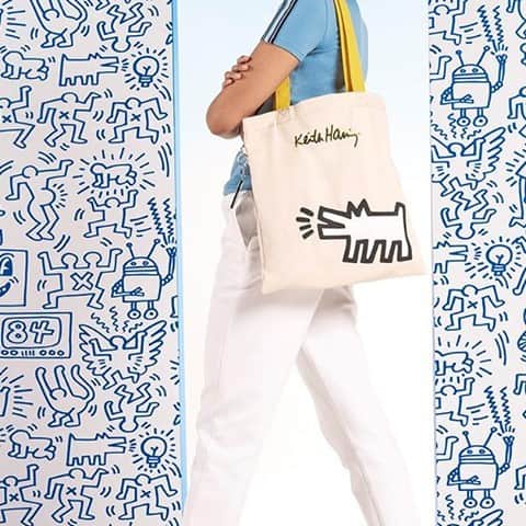 のインスタグラム：「Let's celebrate the city as a place of discovery and connection. The Kipling x Keith Haring collection brings the positive energy of pop art into daily life. #LiveLight #KiplingxKeithHaring #KeithHaring」