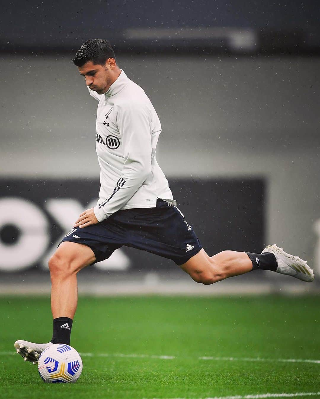 アルバロ・モラタさんのインスタグラム写真 - (アルバロ・モラタInstagram)「⚽️🦶🏻」10月2日 22時42分 - alvaromorata