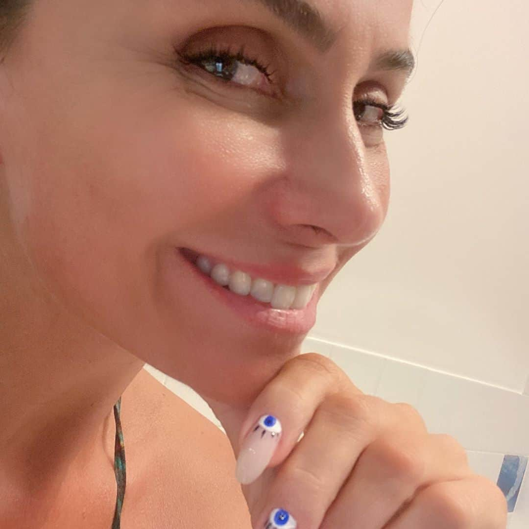 Giovanna Antonelliさんのインスタグラム写真 - (Giovanna AntonelliInstagram)「He He He!!! Brincando de unhas! 💅🏻 Né amiga @nailneide.nail ?? Quem se diverte criando também???」10月2日 22時43分 - giovannaantonelli