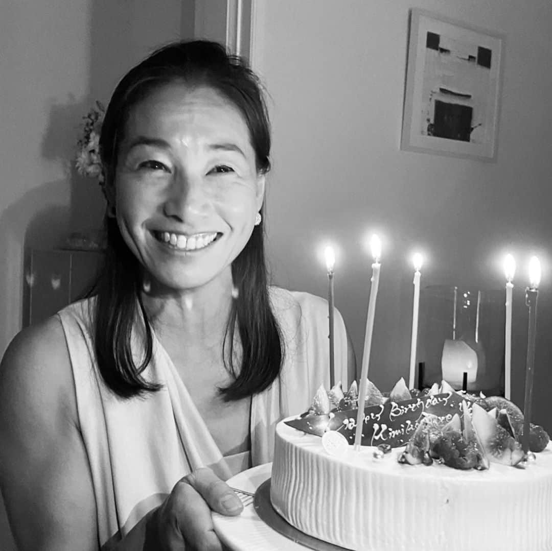 伊達公子さんのインスタグラム写真 - (伊達公子Instagram)「昨日、4日遅れの50歳お誕生日ディナーをお家で少人数だけお誘いしてやりました。 とっても素敵な時間になりました。 #伊達公子 #kimikodate #テニス #テニスプレーヤー #テニスプレイヤー #tennis #tennisplayer #instatennis #4日遅れのお誕生日会#homeparty #homebirthdayparty #ホームバースデーパーティ #サイタブリア #citabria #ケータリング #ケータリングパーティー #ケーキはモンサンクレール #catering #モンサンクレール #montstclair #辻口シェフ #50歳バースデー #50thbirthday」10月2日 22時36分 - kimiko.date