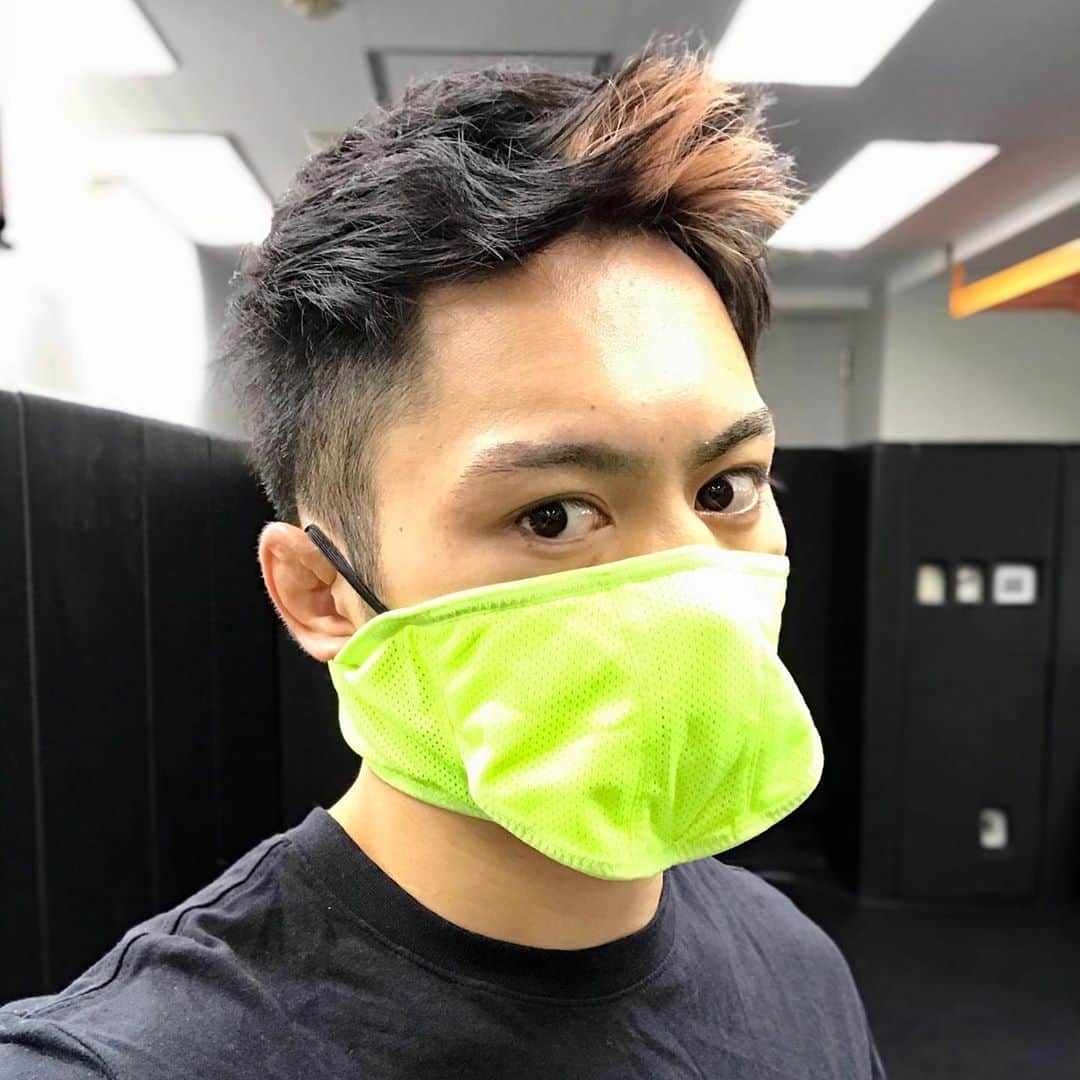 不可思のインスタグラム：「朝練終わり。  マスクをしないといけない場所でも 「paoinchou（パオインチュ）」の スポーツマスクなら快適にトレーニングもできる。 @pao_in_chou   もちろん普段用にも使えるし、運動の時のための快適なマスクが欲しい人にはマジでオススメです。  初回ほぼ完売で、追加生産分発売中なので是非。」