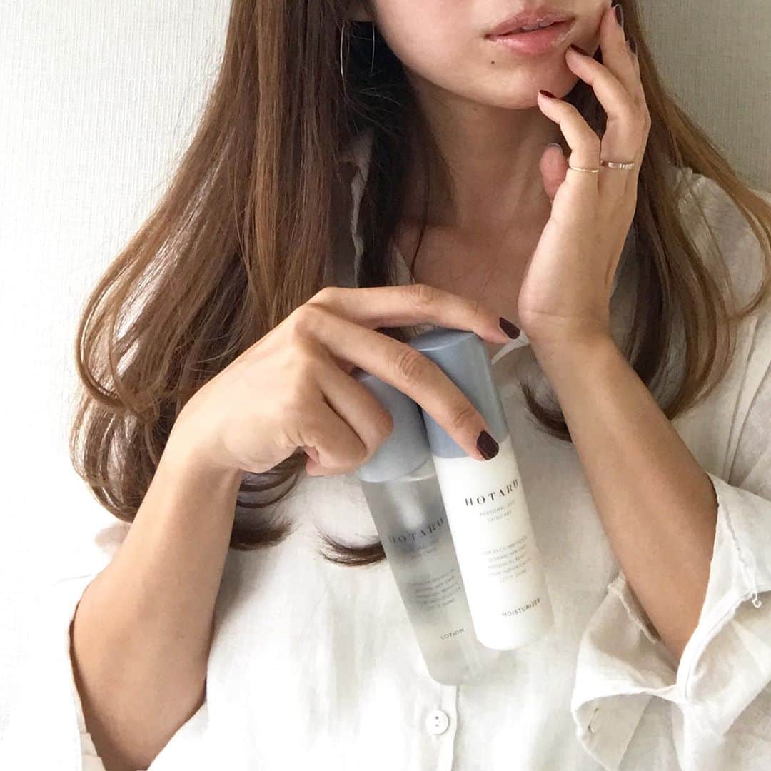 のインスタグラム：「* 🤍🤍🤍 今日は美容ネタday❤︎ * @hotaru_personalized は、今の自分の肌状態から最適な処方と組み合わせを選んでもらえるパーソナライズスキンケア😌✨ * オンラインでプロが今の肌状態をチェック🖥 今の自分に一番必要な成分が処方された化粧水と乳液を選んでくれて、まるで自分だけのBAが寄り添ってくれるようなコスメなんです🥰 * 実はこちら、以前雑誌で田中みな実が紹介してて気になってて❤︎ 美容に対する意識が高い方にも人気みたい😘 * しっかりスキンケアしてるはずなのに肌がこたえてくれず、なかなか自分に合うアイテムが見つからない…💭 そんなスキンケア迷子の方にもいいかも✨✨ * * * #beautycare #relaxtime #HOTARU #4yuuu #ホタル #パーソナライズスキンケア #敏感肌スキンケア #敏感肌コスメ #乾燥肌にオススメ #乾燥肌ケア #ハリ肌 #うるおい肌 #潤い肌 #保湿ケア #化粧水 #保湿化粧水 #艶肌 #コスメ好き #コスメ好きな人と繋がりたい #コスメレポ #お気に入りコスメ #新作コスメ #新作コスメ2020 #美容好き #美容好きさんと繋がりたい #リラックスタイム #アットコスメ #田中みな実 #田中みな実愛用 #田中みな実コスメ」