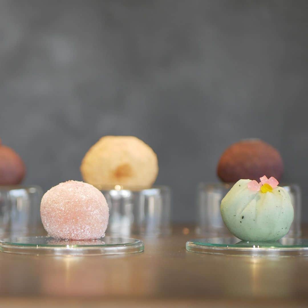 HereNowさんのインスタグラム写真 - (HereNowInstagram)「Scented with rum and ginger. Cute and unique Japanese sweets lined up in a modern space.  📍：御菓子 TUGI（Fukuoka）  "A Japanese sweets shop that features not only the interior but also a unique menu that has never been seen in Fukuoka. The colorful shoppers and the plants that accompany the wrapping are also cute. " Graphic designer, Taro Misako @taromisako   #herenow #herenowfukuoka #wonderfulplaces#beautifuldestinations#travelholic #travelawesome #traveladdict#igtravel #instapassport #foodblogger #prettydesserts #fallfood #dessertgoals #dessertfirst #cutefood #japanesesweets #和菓子 #fukuoka #instajapan #japantour #explorejapan #福岡 #福岡観光 #후쿠오카 #후쿠오카여행 #일본여행 #日本旅遊」10月2日 14時55分 - herenowcity
