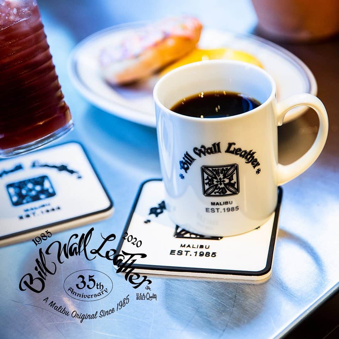 Bill Wall Leather × BEAMSのインスタグラム：「【Information】 Complimentary Novelty Campaign to Commemorate the 35th Anniversary of〈Bill Wall Leather〉 __________  We will be giving out complimentary novelties to commemorate the 35th anniversary of the jewelry brand Bill Wall Leather, which was born in 1985 in Malibu, California. The 1st stage will feature a coaster, while the 2nd stage will feature a mug. Both are special items that depict the atmosphere of California where the brand was born. Do not miss this opportunity as the complimentary novelties will be given to our customers on a first-come, first-served basis. Please ask our staff for details. __________  [Conditions to Receive Complimentary Novelty] ・The complimentary novelty will be given to customers who spend ‎¥20,000 or more (tax excluded) on Bill Wall Leather products, while stocks last. ・During the 1st stage of the campaign, it will be a PVC coaster (October 9th-October 30th); for the 2nd stage, it will be a porcelain mug (November 6th-November 27th). ・Each stage of the campaign will run for 3 weeks, but only while stocks last. ・These complimentary items are not for sale. __________  《BEAMS NEWS》⇨ https://www.beams.co.jp/news/2160/  __________  【＜Bill Wall Leather＞誕生35周年を記念したノベルティーキャンペーン】  1985年カリフォルニア・マリブにて誕生したジュエリーブランド＜Bill Wall Leather＞の誕生35周年を記念し、ノベルティーをご用意しました。第一弾はコースター、そして第二弾はマグカップ。どちらもブランド生誕の地であるカリフォルニアの雰囲気を醸し出すスペシャルアイテムです。お買い上げのお客様先着順でのプレゼントとなりますので、是非この機会をお見逃しなく！詳細は、スタッフまでお問い合わせください。  〈付与条件〉 ・Bill Wall leatherの商品、税抜き2万円以上のアイテムをお買い上げのお客様へ先着順でプレゼント ・第一弾はPVCコースター（10/9 ～ 10/30）、第二弾は磁器製マグカップ（11/6 ～ 11/27） ・対応期間はそれぞれ3週間ですが、特典アイテムが無くなり次第終了となります ・こちらの特典アイテムは非売品です __________  《BEAMS オフィシャルサイトNEWS》⇨ https://www.beams.co.jp/news/2160/  #billwallleather #beams」
