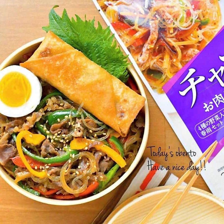 韓の食菜さんのインスタグラム写真 - (韓の食菜Instagram)「@hiyokomame1818 さんが「韓の食菜 チャプチェ」で作ったベジおかずを投稿してください ました。 春巻・ゆで卵・チャプチェがバランス良く配置されて素敵ですね♪ . #モランボン@moranbong_official #韓の食菜#チャプチェ@hannoshokusai @moranbong_official ------------------------ #Repost @hiyokomame1818 ・・・ 2020.05.01 * 『チャプチェ弁当』 * ・チャプチェ ・春巻き ・ゆで卵 * * @foodietable.jp さまからモニタープレゼントしていただいた 『モランボン 韓の食菜』のチャプチェを乗っけただけ弁当。 * 明日からGW*.＼('ω')／.* 暫く引きこもり生活を満喫できるぜ🙌 * * * 「モランボン×フーディ―テーブル」のモニターコラボ広告企画に参加しています。 * * #チャプチェ #韓の食菜  #フーディストモニター」10月2日 15時29分 - hannoshokusai