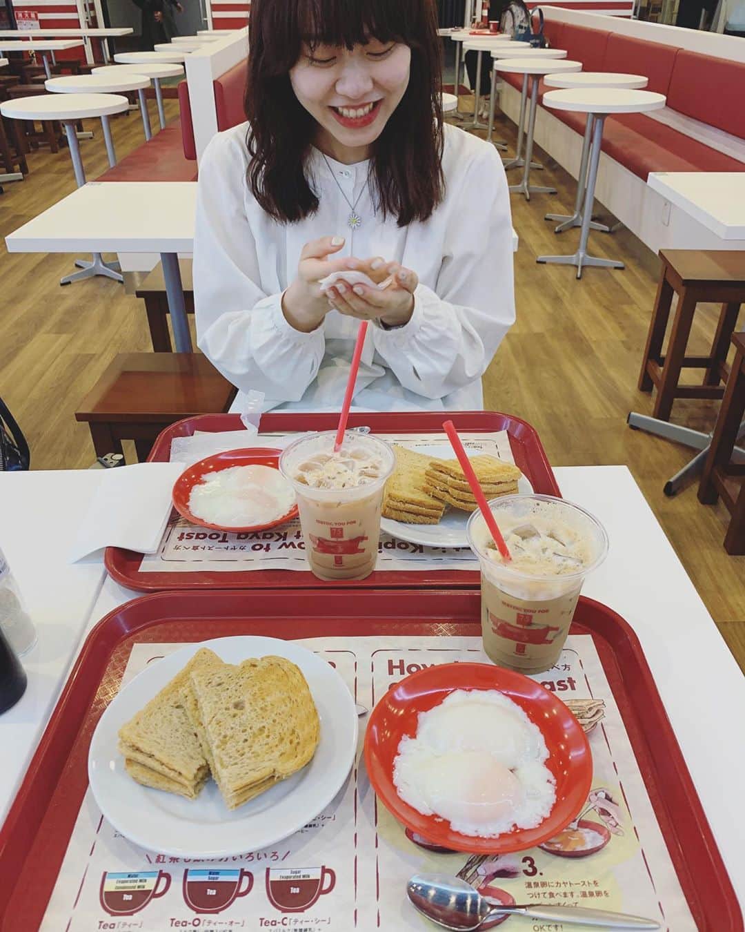 小谷実由さんのインスタグラム写真 - (小谷実由Instagram)「嬉しいお手紙貰って帰り道の顔がほころびまくりです。 かわいい笑子🐱❤️お誕生日おめでとう🌹🌹🌹」10月2日 15時29分 - omiyuno