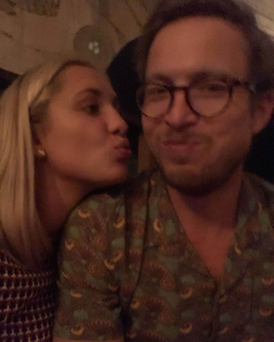 マデリン・グローヴスのインスタグラム：「😘」