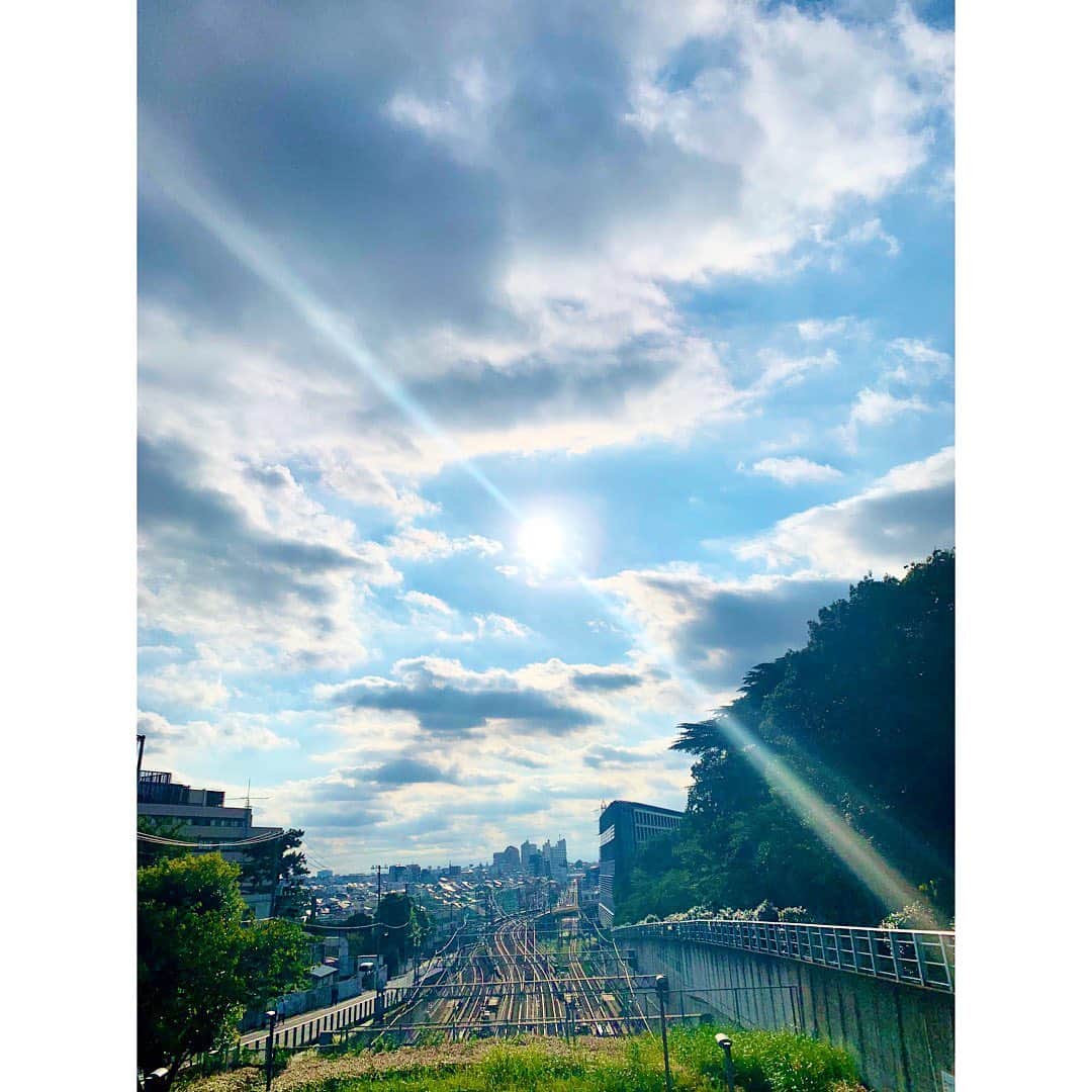 花原緑さんのインスタグラム写真 - (花原緑Instagram)「/ Beautiful sky!🌎💫」10月2日 15時41分 - midori_hanahara_official