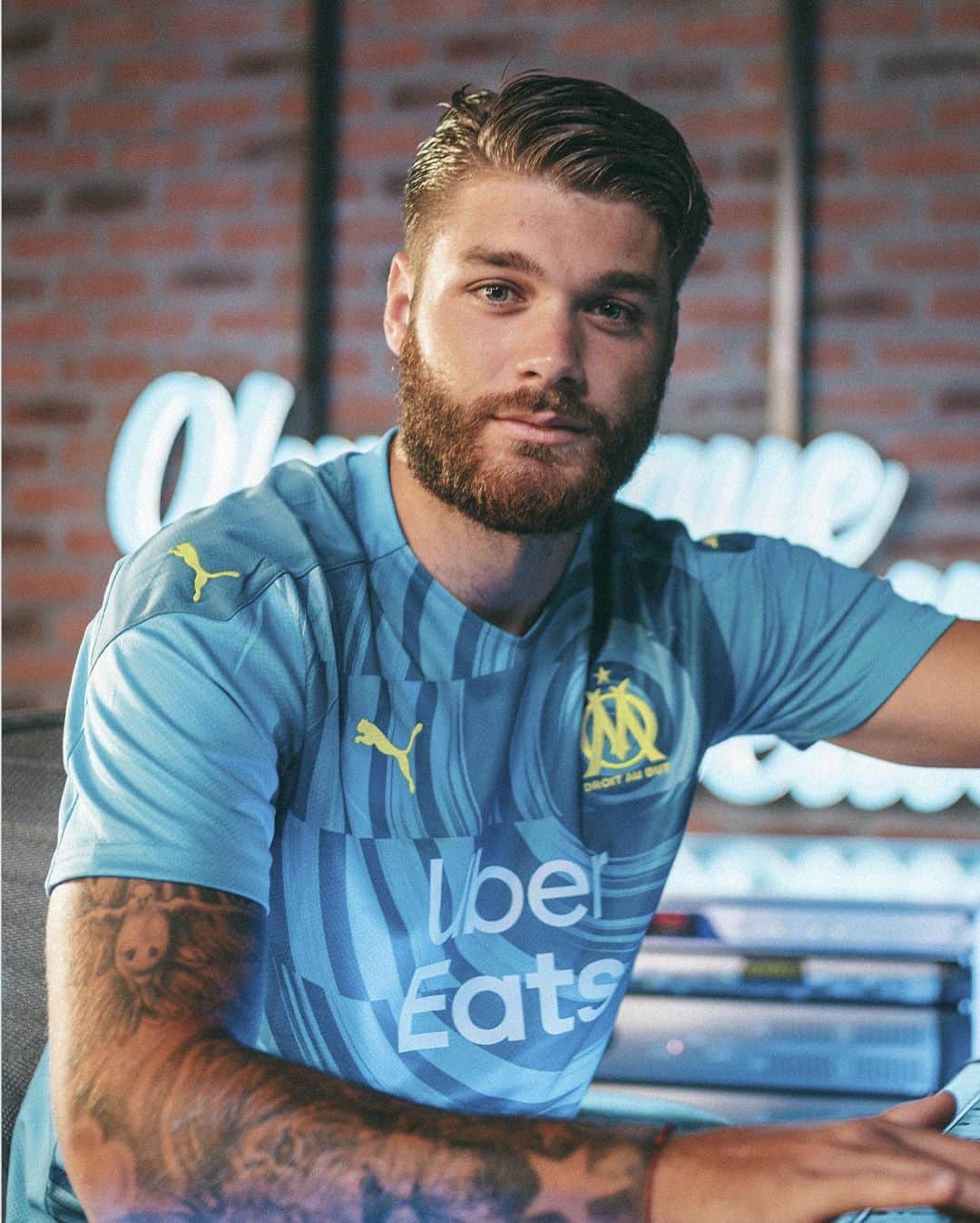 PUMA Footballさんのインスタグラム写真 - (PUMA FootballInstagram)「Tuesday and Wednesday nights have never looked so good ⭐️  The new @olympiquedemarseille 3rd kit is here.」10月2日 16時00分 - pumafootball