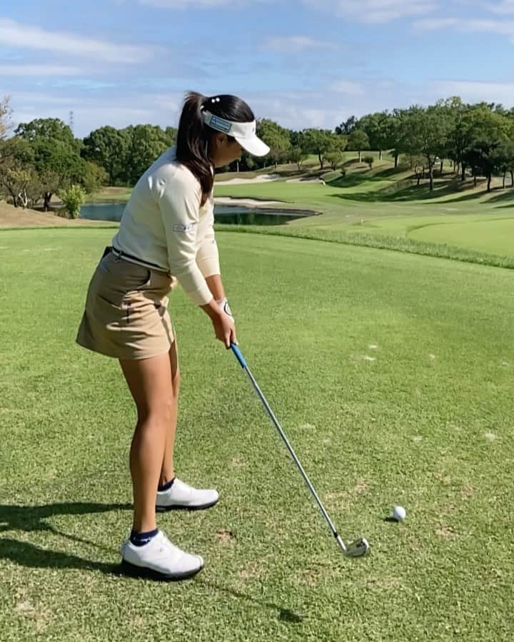 ケーシー・コモトのインスタグラム：「Just couldn’t get those birdie putts to drop this week at Sanyo Newspaper Ladies Cup in Okayama! Although the event ended a bit earlier for me than I had hoped, there’s still lots of positives to take away and I’m excited for another chance at it next week at Kanehide Open in Okinawa! 💪🏼⛳️  Fun fact: my great grandparents are originally from Okinawa! And it will be my first time there, so I’m looking forward to it! 👵🏻👴🏼 ~~~~~~~~~~~~~~~~~~~~~~~~~~~~~~~~~   ~~~~~ #山陽新聞レディースカップ は自分が望んでいたよりも早く試合が終わってしまいました。  初日はボギーは2つで抑えれましたがバーディーが0個でした。 難しいピン位置とショットが安定せず、なかなかバーディーチャンスが来ませんでした。 2日目はスイングの調整は出来たのですが、パターがなかなか入りませんでした。  予選落ちをしてしまいましたが、自分の中では一つ一つが成長に繋がっていて、去年の自分よりもいい状態だと実感しています。どんな状況であろうと前向きに考えるのがゴルファーにとって一番大事だと思います。✨ なので、今、この現状を受け止めて、しっかり前を向いて次の試合まで練習したいと思います！💪🏼⛳️  次の試合はかねひでオープンです！ 沖縄にはまだ行ったことが無いのでとても楽しみです！😍  私についての豆知識📝 私の母のひいおばあちゃん、おじいちゃをは沖縄出身です！👵🏻👴🏼  いつも応援ありがとうございます😊 • • • #ゴルフ #プロゴルファー  #チャンピオンゴルフ #ステップアップツアー  #championgolf #paramountbed #長寿の里 #alohastandard #masdagolf」