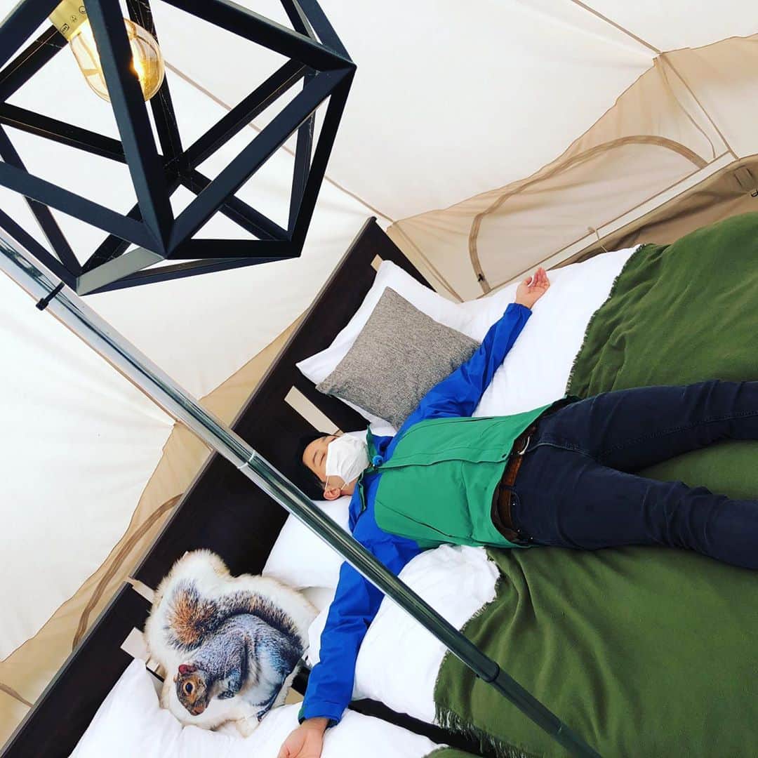 八木隆太郎さんのインスタグラム写真 - (八木隆太郎Instagram)「新しいキャンプ場⛺️ 余市ヴィンヤードグランピング 先日オープンし、 早速取材してきました。  この1年、色んなキャンプ場に アポをとり、取材させて いただき、様々なキャンプ場の 独自サービスを垣間見て、 勉強になっています😉  今回のキャンプ場の特徴は ワイン畑を見ながら楽しめ✨ 独自割引で破格の値段✨ ワインツーリズム✨  このあとのみんテレで🍇  #uhb #アナウンサー #みんテレ #ワイナリー #キャンプ #グランピング #ワインツーリズム #余市町」10月2日 16時14分 - ryutaroyagi0414