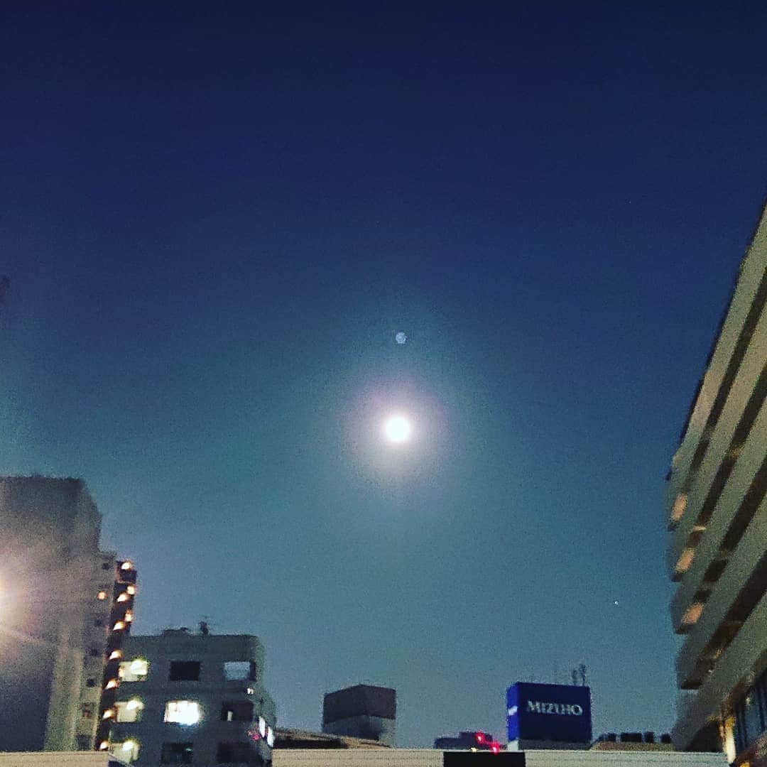 置鮎龍太郎さんのインスタグラム写真 - (置鮎龍太郎Instagram)「月と鰻が綺麗だった夜♪  #中秋の名月」10月2日 16時31分 - chikichikiko