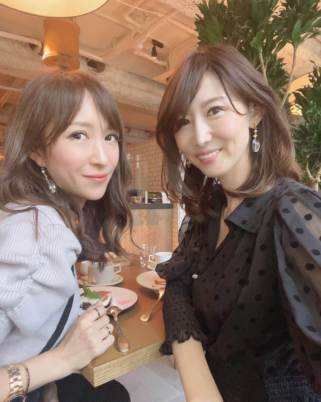 渋谷恭子さんのインスタグラム写真 - (渋谷恭子Instagram)「今日はいくちゃん @ikunail とランチ🍴  @andfeminity のピアスを購入してくれて、とっても嬉しい😊💕お揃いでつけてみたよー あ、私のは #イヤリング なんだけどね✨ 長時間つけても耳が痛くなりにくい、シリコンキャップ付き！  今回は行く予定じゃなかったお店なんだけど、入ったら良かったの❤️ またゆっくりランチしたいなぁ😉  #cafe1045 #ランチ #カフェ #淡路町 #御茶ノ水 #ワテラス #お揃い #ピアス #アクセサリー #アクセサリー好きさんと繋がりたい #アクセサリー好きな人と繋がりたい #ザラ #ZARA #ママ #ママ友 #ママコーデ」10月2日 16時34分 - kyoko.86