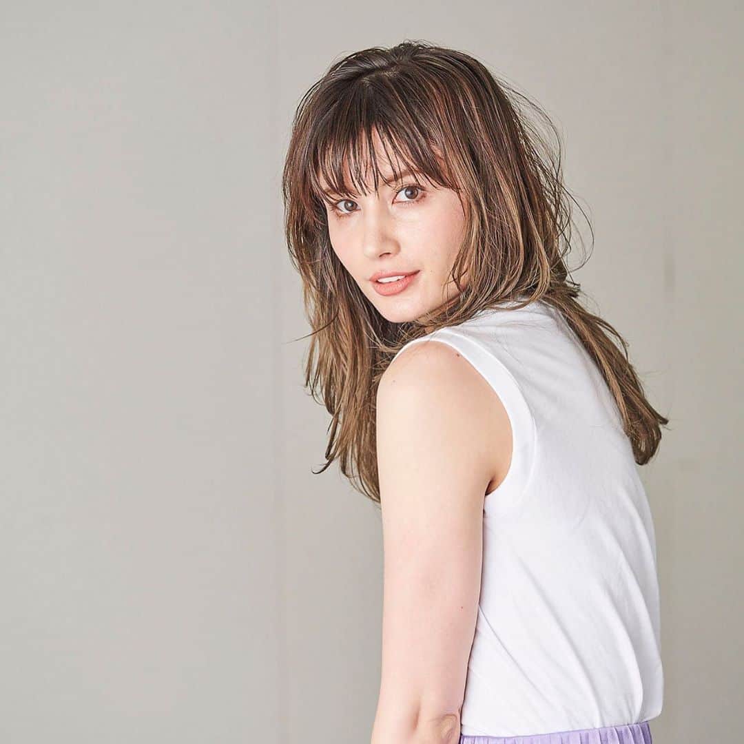 高松チェルシーリナのインスタグラム：「. 今後の活動について、よく聞かれていたのでお話させていただきたいと思います！ . 8月末で、所属しておりましたホリプログループBoozeを退社いたしました。 . そして９月から、ricelaという事務所に籍を置かせていただくことになりました。 . 芸能を続けていくのかどうか、かなり悩みました。 ですが、結婚出産を経て、それでも応援し続けてくれている皆さまがいるということや、娘が産まれてきてくれたことによって、人としてまた違うステージに立てているなと感じることができていて、まだもう少し続けてみてもいいのかもしれない、と思うようになりました。 . このご時世もありますし、突然活動休止をした経緯もありますし、そう簡単にお仕事再開！ってことにはならないと思いますが。 . まずはSNSを通じて、新しい私を見てもらえたら嬉しいなと思います^_^ . いつも応援ありがとうございます😊 そして、お仕事のご依頼は、DMか、プロフィールに貼ってある事務所のHPからご連絡よろしくお願いいたします！ .」