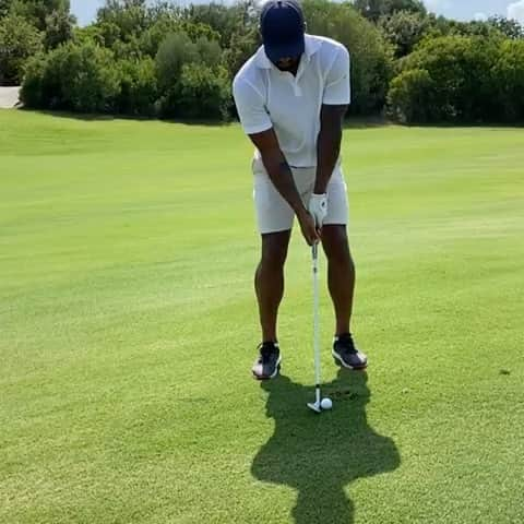 グレン・ジョンソンのインスタグラム：「Throwback to when I could hit a wedge.... 🙄 #ohhelovesit #golf #getin」