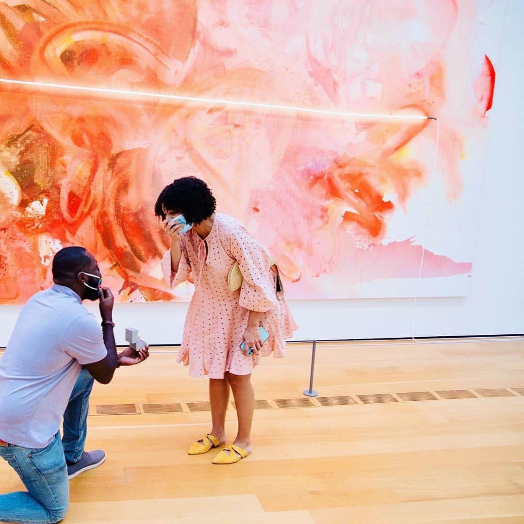 ガゴシアン・ギャラリーさんのインスタグラム写真 - (ガゴシアン・ギャラリーInstagram)「Congratulations to the couple who recently got engaged in front of Mary Weatherford's "GLORIA" (2018), a museum acquisition at the High Museum of Art, Atlanta! The work was included in "I’ve Seen Gray Whales Go By," the artist's first solo exhibition with the gallery at Gagosian, 555 West 24th Street, New York.  An exhibition of new paintings by Weatherford, titled “Train Yards,” is on view at Gagosian, Grosvenor Hill, London, through December 19. Follow the link in our bio to learn more. __________ #MaryWeatherford #Gagosian @maryweatherford @highmuseumofart #Repost: @shaleentibbs. Photos: @hi_stakez」10月2日 16時55分 - gagosian