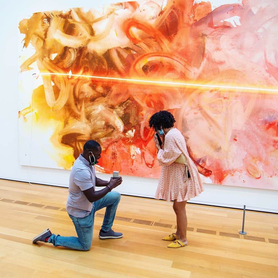 ガゴシアン・ギャラリーさんのインスタグラム写真 - (ガゴシアン・ギャラリーInstagram)「Congratulations to the couple who recently got engaged in front of Mary Weatherford's "GLORIA" (2018), a museum acquisition at the High Museum of Art, Atlanta! The work was included in "I’ve Seen Gray Whales Go By," the artist's first solo exhibition with the gallery at Gagosian, 555 West 24th Street, New York.  An exhibition of new paintings by Weatherford, titled “Train Yards,” is on view at Gagosian, Grosvenor Hill, London, through December 19. Follow the link in our bio to learn more. __________ #MaryWeatherford #Gagosian @maryweatherford @highmuseumofart #Repost: @shaleentibbs. Photos: @hi_stakez」10月2日 16時55分 - gagosian