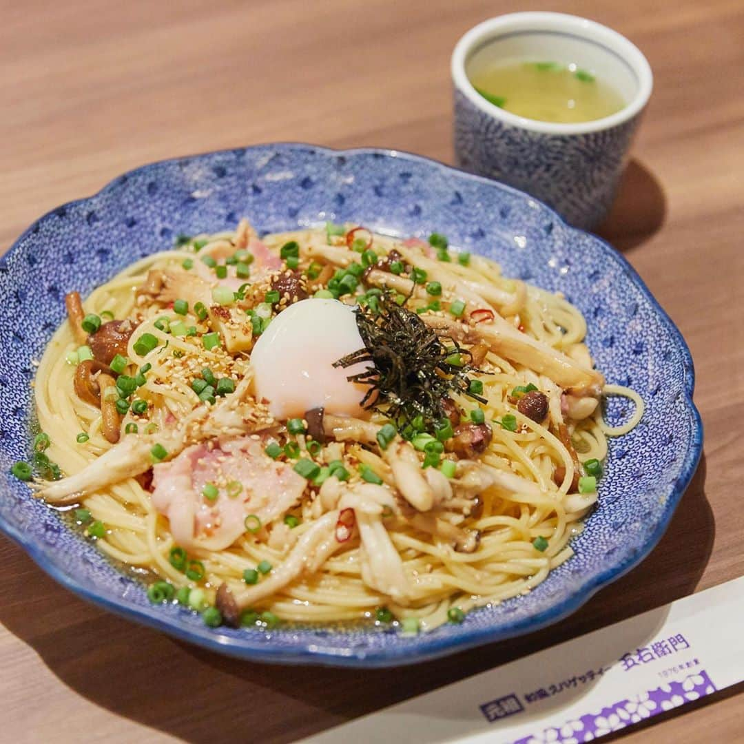 新宿ミロードさんのインスタグラム写真 - (新宿ミロードInstagram)「﻿ ﻿ 醤油とキノコ、バターの香りに食欲MAX💕﻿ ﻿ 五右衛門のロングセラーメニュー😳﻿ 『イベリコ豚ときのこづくしの欲張りスパゲッティ』✨﻿ ﻿ 五右衛門ならではのモチモチの麺に、きのこ、イベリコ豚をたっぷり使ってもりだくさんに仕上げました♡﻿ ﻿ とろ〜り温泉卵で濃厚に♡﻿ 唐辛子がアクセントになって止まらない一皿🥺﻿ ﻿ ﻿ 豊富な種類のパスタが楽しめる五右衛門🍝﻿ 今日はいつもと違うメニューに挑戦してみませんか？﻿ ﻿ ﻿ ﻿ ﻿ ＊イベリコ豚ときのこづくしの欲張りスパゲッティ（醤油バター）　¥1,280＋tax﻿ ﻿ ﻿ ﻿ ------------------------﻿ 洋麺屋 五右衛門﻿ 新宿ミロード　7F﻿ 11:00～23:00﻿ ※営業時間が異なる場合がございますので、詳細はHPをご確認ください﻿ 03-3349-5813﻿ ------------------------﻿ ﻿ #五右衛門#五右衛門パスタ#パスタ#パスタ好き#きのこスパゲッティ#スパゲッティ#バター醤油#和風パスタ#パスタ好き#パスタ大好き#新宿ランチ#新宿グルメ#新宿ディナー#新宿カフェ#カフェランチ#麺スタグラム#グルメスタグラム#おなかすいた#イベリコ豚﻿ #新宿ミロード#新宿#shinjuku#shinjukustation#shopping#tokyoshopping」10月2日 16時59分 - shinjuku_mylord