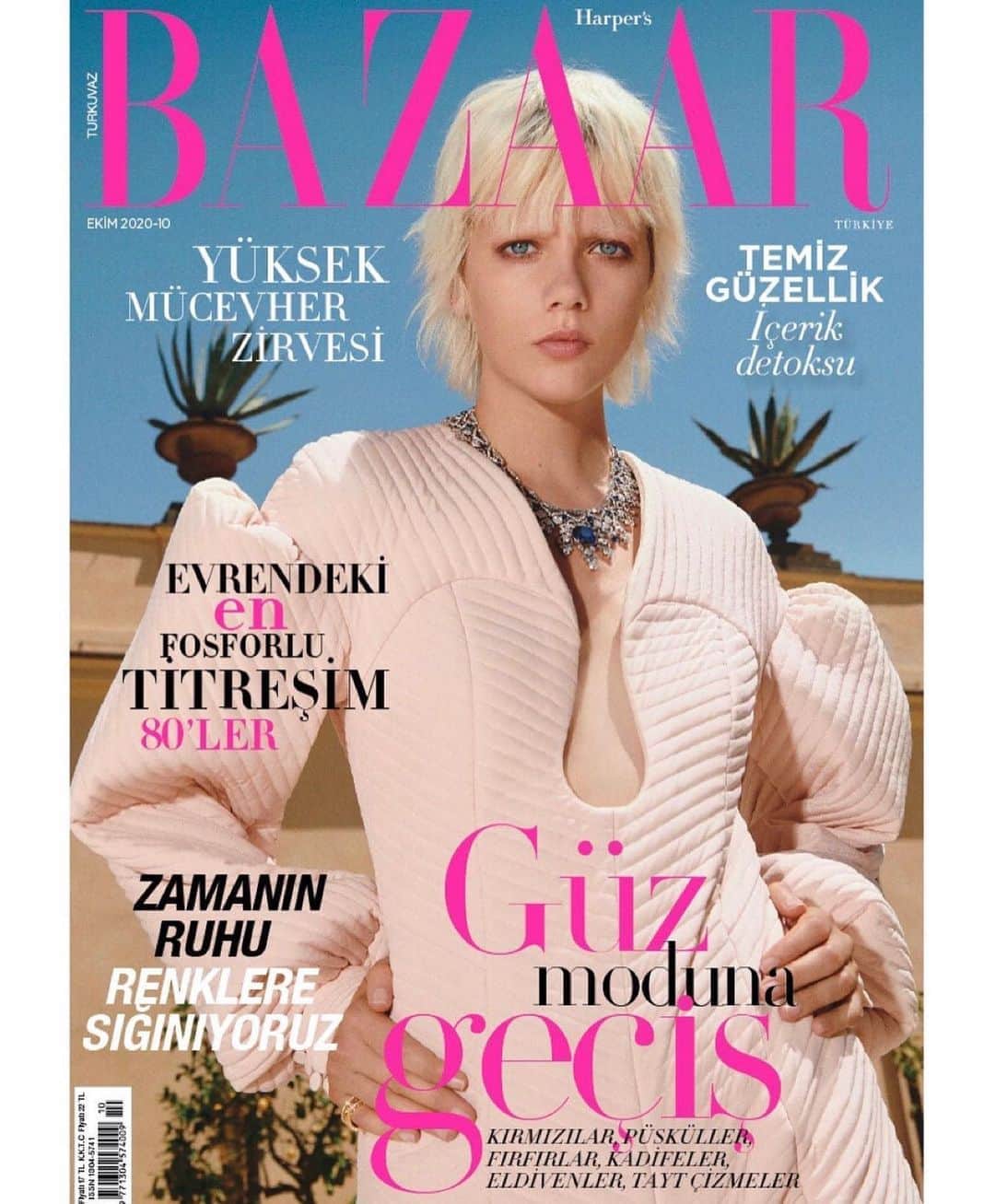 マリヤン・ジョンクマンのインスタグラム：「HARPER'S BAZAAR TURKEY OUT NOW🔥💕💅🏻」